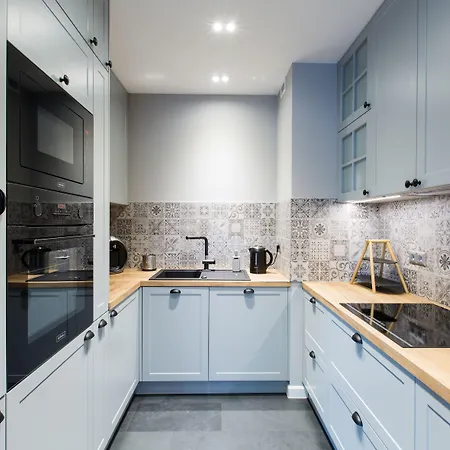 Homewell Maraton Gardens Апартаменти